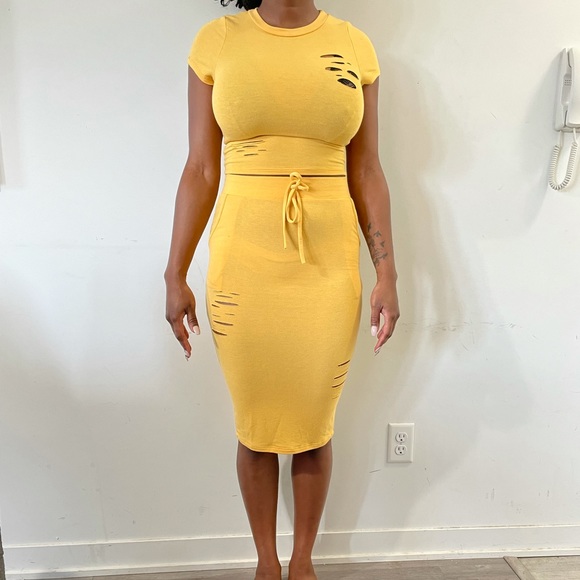 The perfect yellow set - Picture 1 of 4